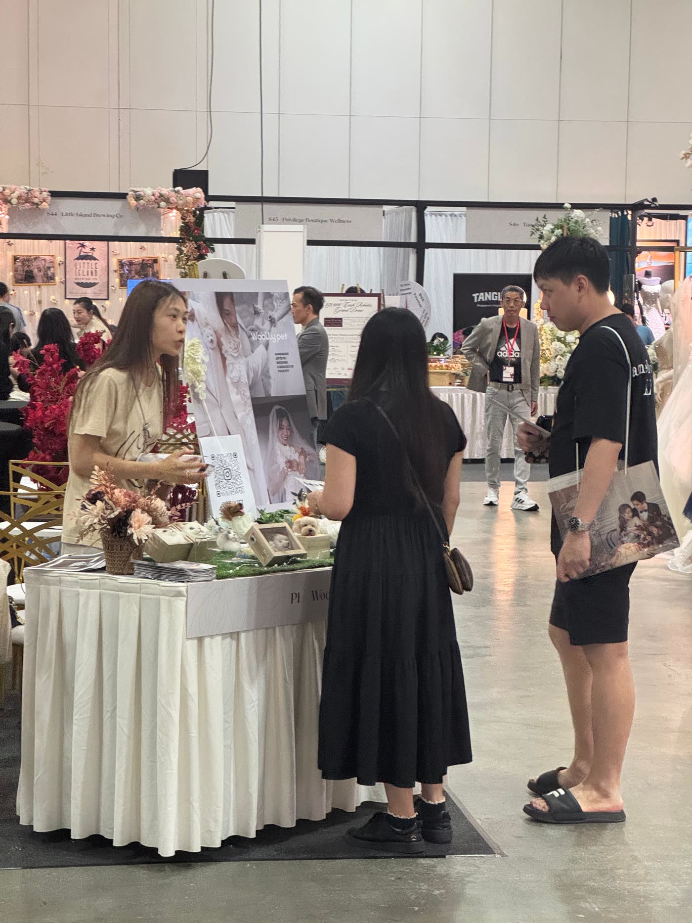A couple talking with Woolly Pet at the Blissful One-Stop Wedding Show